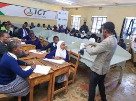 Meru Teacher Connects Five Schools in Digital Learning Demonstration